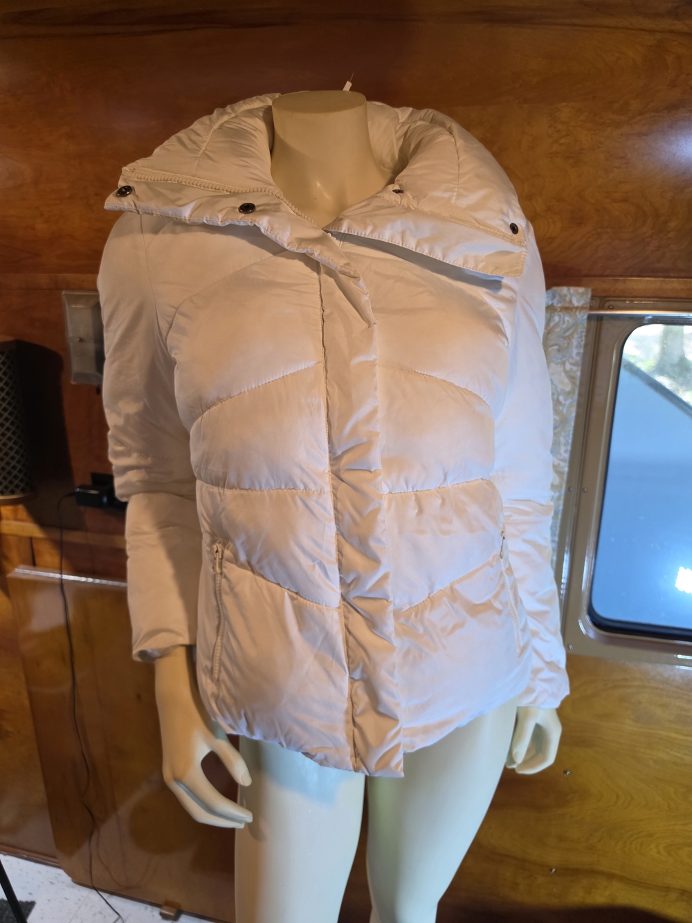 Women's Gap M White Quilted Puffer Jacket with High Collar
